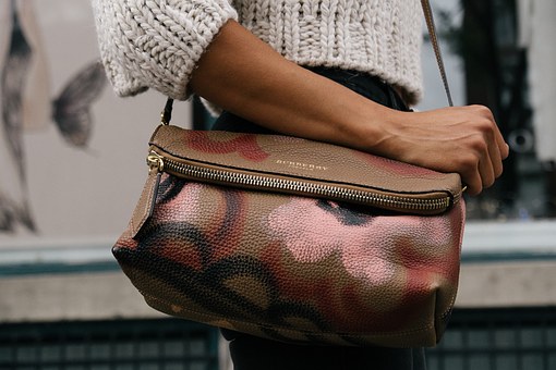 how to choose a handbag for everyday use